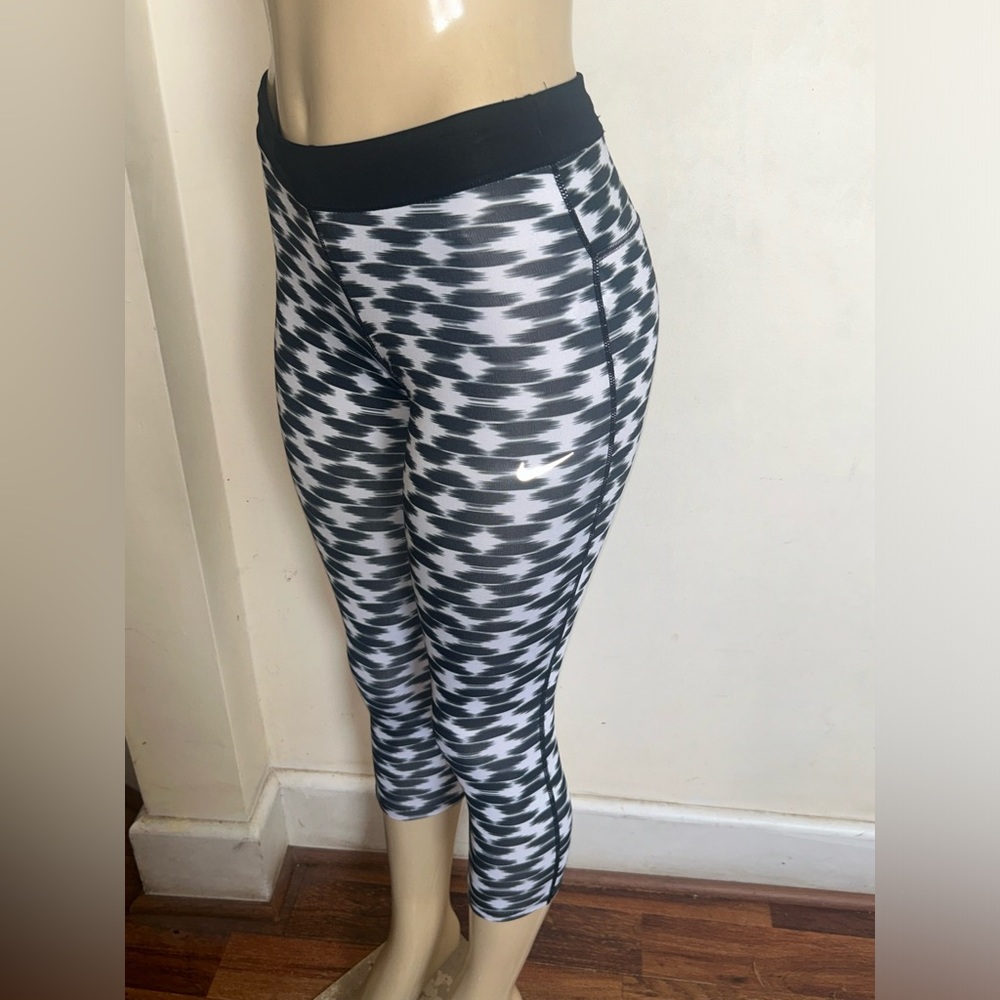 Nike Dri-Fit Capri Leggings Womens Size XS